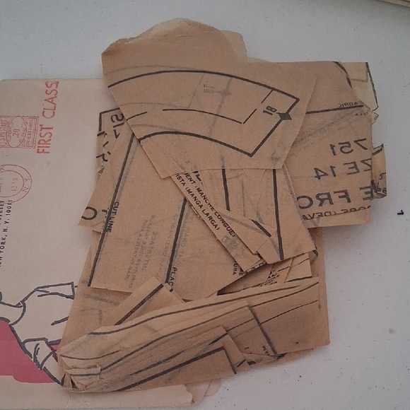 1975 Fancy Dress Pattern - Picture 2 of 4